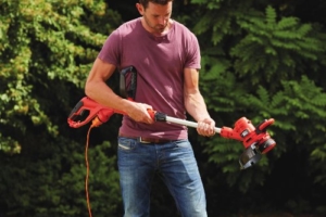 Black + Decker 550W Rasentrimmer, 30 cm Schnittbreite, Autoselect-Technologie, E-Drive Antrieb, 1 Stück, ST5530 -