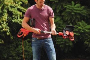 Black + Decker 550W Rasentrimmer, 30 cm Schnittbreite, Autoselect-Technologie, E-Drive Antrieb, 1 Stück, ST5530 -