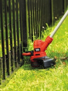 Black + Decker 550W Rasentrimmer, 30 cm Schnittbreite, Autoselect-Technologie, E-Drive Antrieb, 1 Stück, ST5530 -