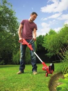 Black + Decker 550W Rasentrimmer, 30 cm Schnittbreite, Autoselect-Technologie, E-Drive Antrieb, 1 Stück, ST5530 -