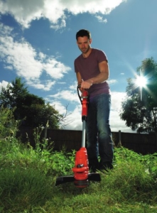 Black + Decker 550W Rasentrimmer, 30 cm Schnittbreite, Autoselect-Technologie, E-Drive Antrieb, 1 Stück, ST5530 -