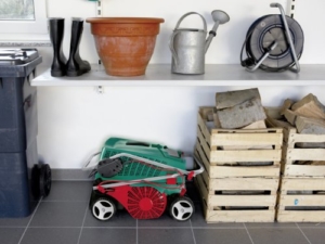 Bosch DIY Vertikutierer AVR 1100, Fangkorb, Karton (1100 W, 32 cm Arbeitsbreite, 50 l Fangkorbvolumen) -