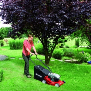 Einhell Benzin Rasenmäher GH-PM 40 P (1,6 kW, 40 cm Schnittbreite, 3-fache Schnitthöhenverstellung 32-62 mm, 45 l Fangsack) -
